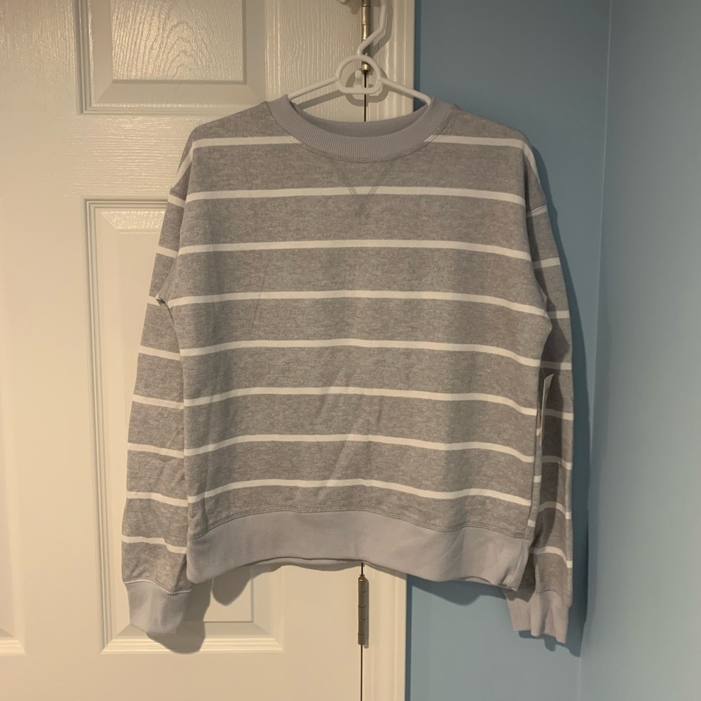 Kohl’s grey and white striped crewneck
